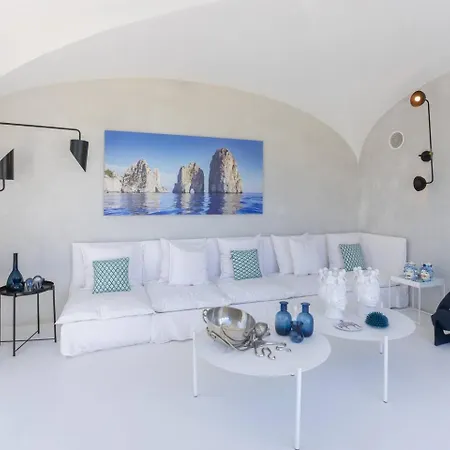 Cara, Villa