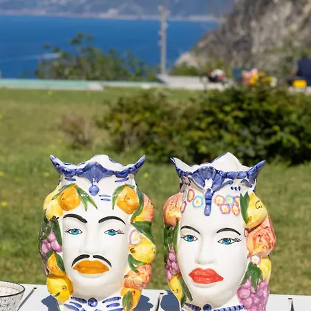 Willa Cara, Capri