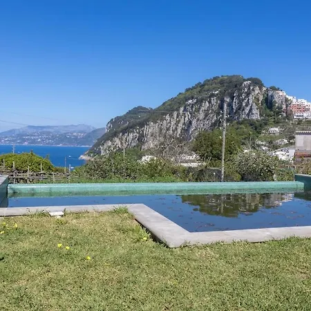 Cara, * Capri
